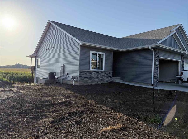100 Kinsey St, NorthLiberty, IA 52317