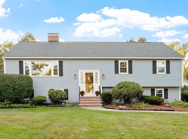 2 Dorset Circle, Andover, MA 01810