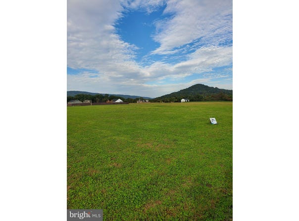 1210 TANNIN Way, DAUPHIN, PA 17018