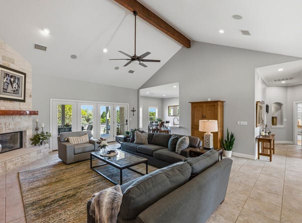 214 Trailmaster Cir, Driftwood, TX 78619