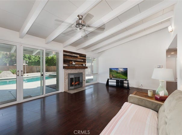 19843 Delano, Woodland Hills, CA 91367