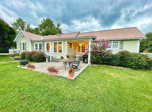 202 Webster St, Alderson, WV 24910