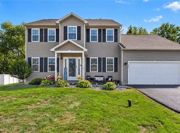 7252 Moss Creek Circle, Liverpool, NY 13090