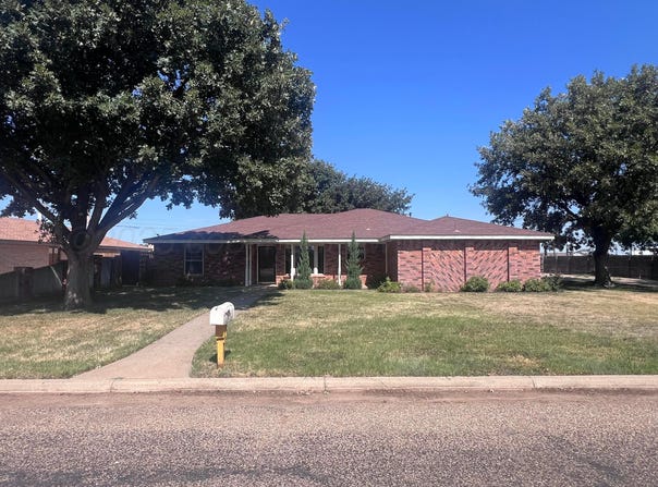 807 Arrah Avenue, Friona, TX 79035