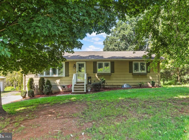 8221 CHURCH Road, FELTON, PA 17322