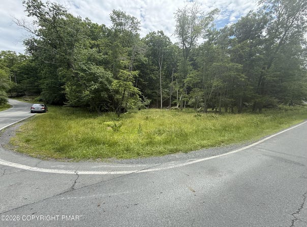 695 Decker Road, Bushkill, PA 18324