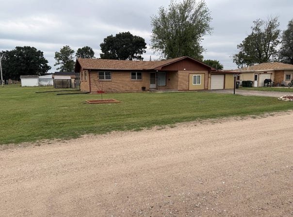 532 W 4th Ave, St John, KS 67576