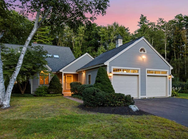 1 Peninsula Drive, Stratham, NH 03885