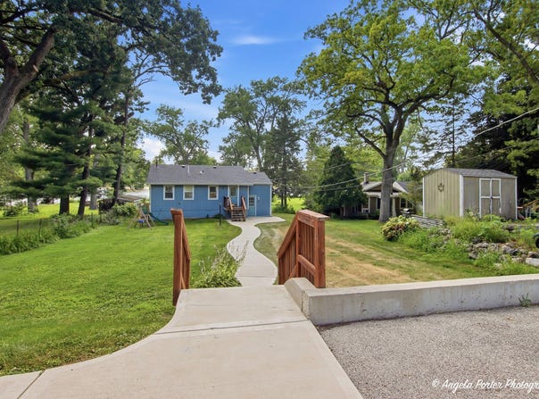 4813 Wildwood Drive, McHenry, IL 60051