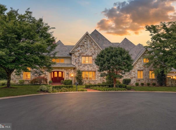7 WHITE OAK Circle, LEMOYNE, PA 17043