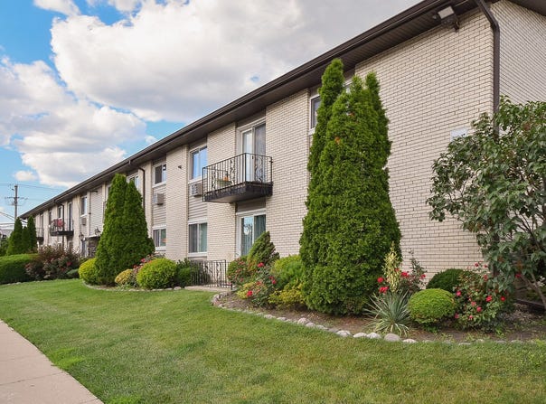 8999 Kennedy Drive, Des Plaines, IL 60016