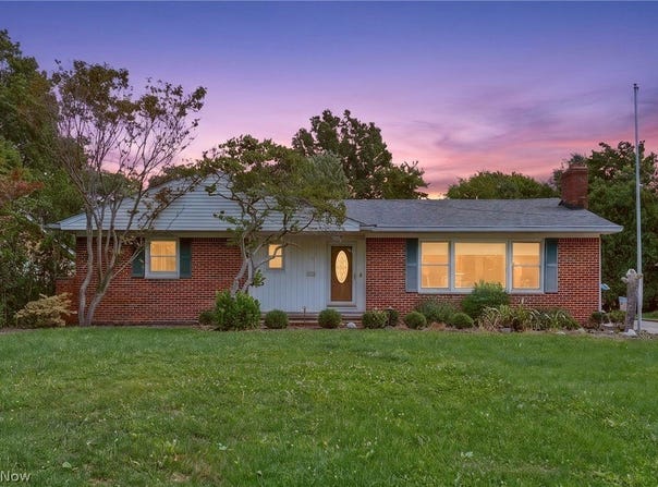1887 Brainard Road, Lyndhurst, OH 44124