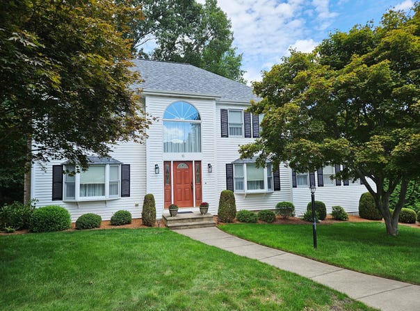 12 Jason Dr, Lincoln, RI 02865