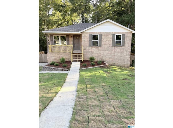 137 RANDALL CIRCLE, CLANTON, AL 35045