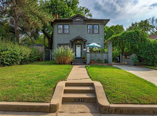 3907 E Douglas, Wichita, KS 67218