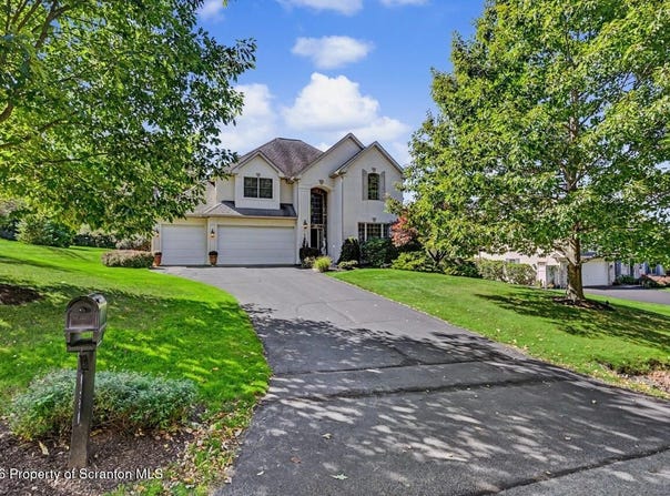 136 Stevenson Road, Waverly Twp, PA 18411