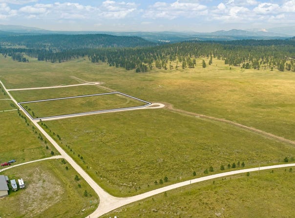 War Bonnet Road, Custer, SD 57730