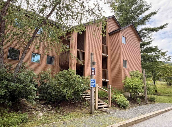 8 Deer Creek, Dover, VT 05356