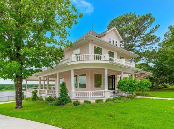 601 W River Street, Ozark, AR 72949