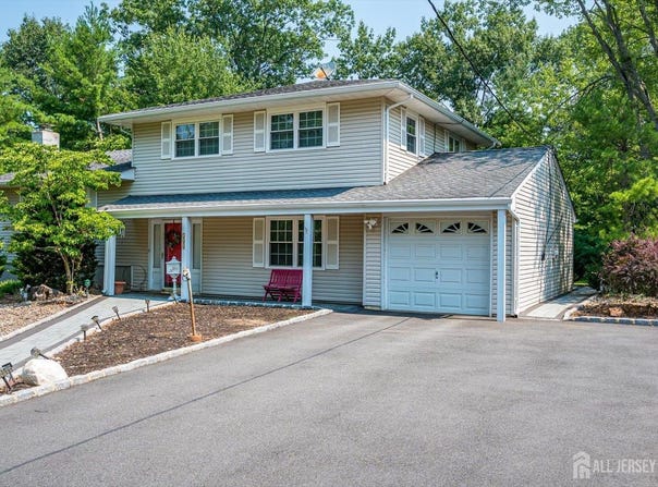 560 Wakefield Drive, Metuchen, NJ 08840