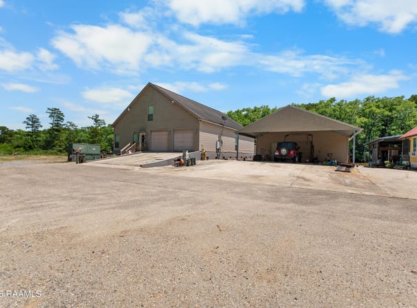 23396 Chene Blanc Lane, Maurepas, LA 70449