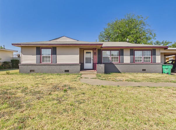 711 West Avenue, Electra, TX 76360