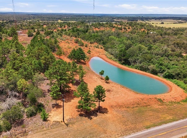 22187 Interstate10, Luling, TX 78648