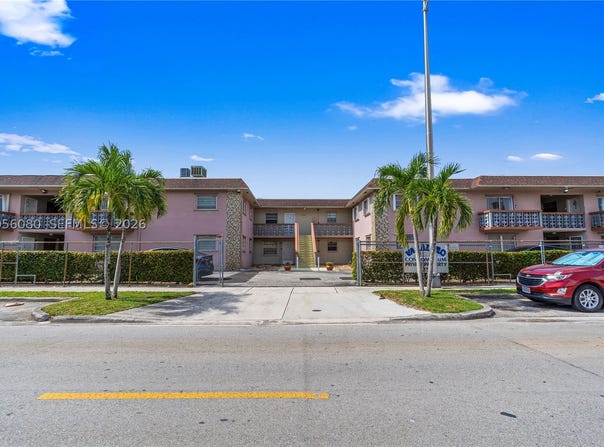 1250 W 26th Pl, Hialeah, FL 33010
