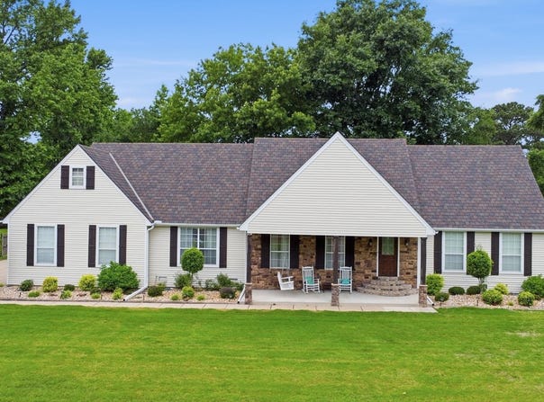 305 Brandon Dr, Beebe, AR 72012
