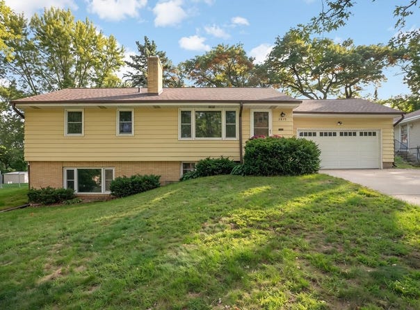 3829 Oak Street N, Brooklyn Center, MN 55429