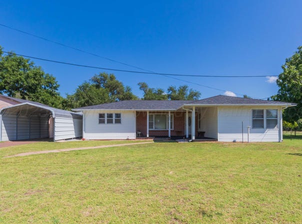 209 E 12th St, Wheeler, TX 79096