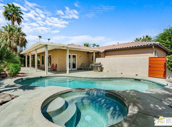 227 N Luring Dr, Palm Springs, CA 92262