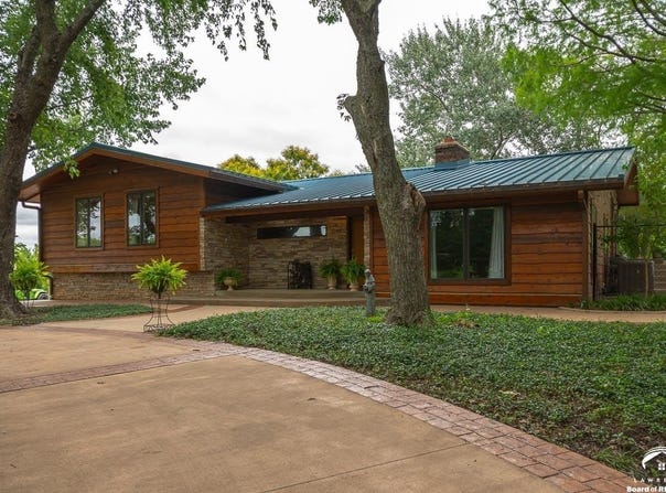 364 E 1600 Road, Baldwin City, KS 66006