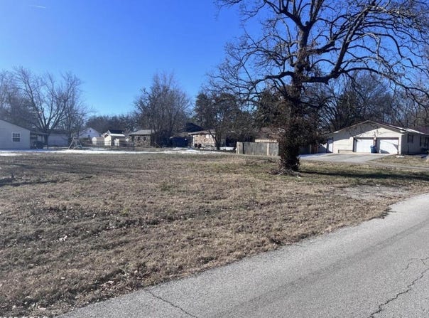 Hazel Avenue, Carthage, MO 64836