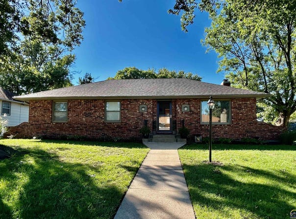 5861 SW 27th TER, Topeka, KS 66614