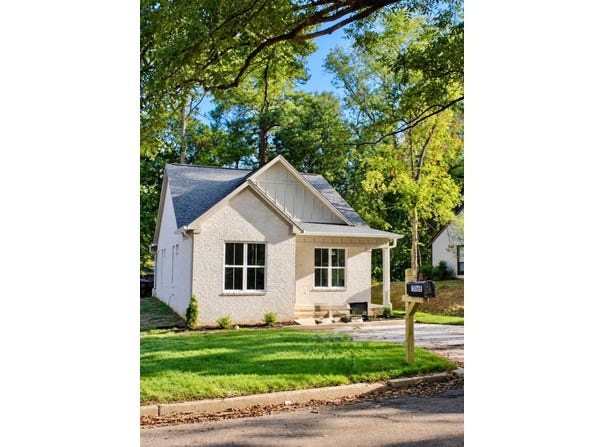 1608 Leonard Dr, Tupelo, MS 38801