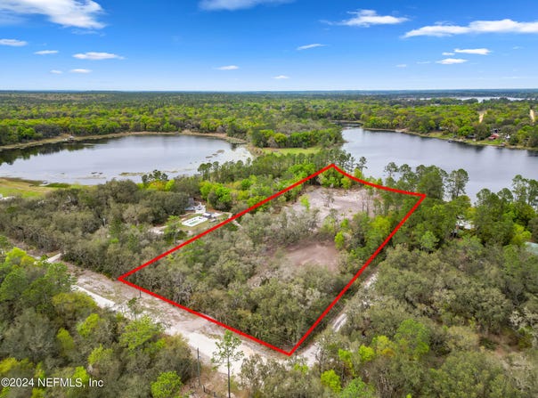 140 JUNIOR LAKE Trail, Interlachen, FL 32148