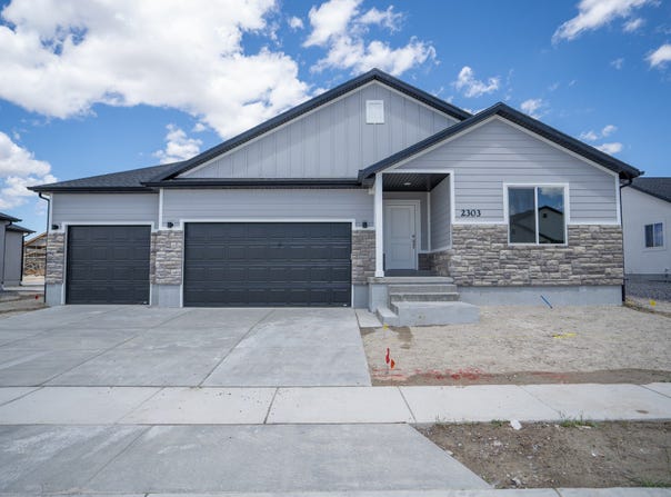 2392 E YELLOW BLOSSOM St, Eagle Mountain, UT 84005