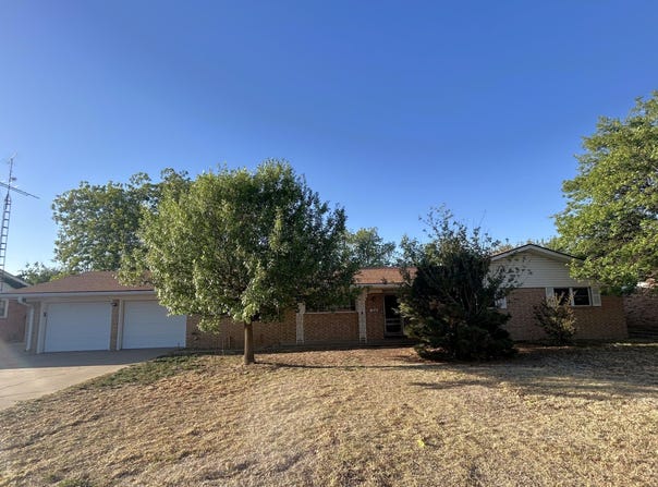 2704 W 16th Street, Plainview, TX 79072