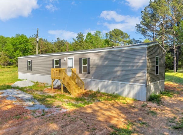 139 Nectarine Circle, Walhalla, SC 29691