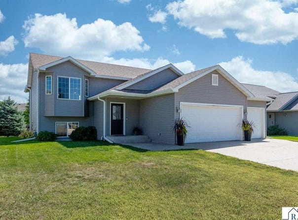 109 Pinehurst Drive, Mankato, MN 56001