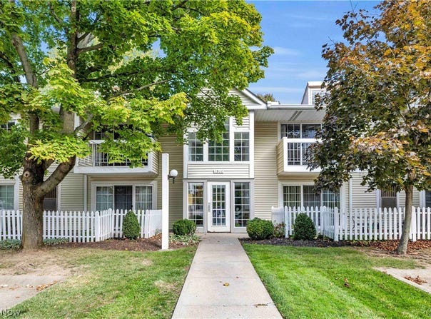 2960 S Bay Drive, Westlake, OH 44145