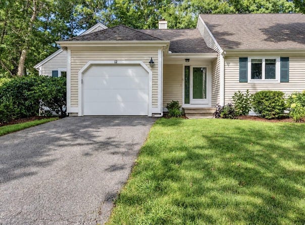 12 Pga Lane, Mashpee, MA 02649