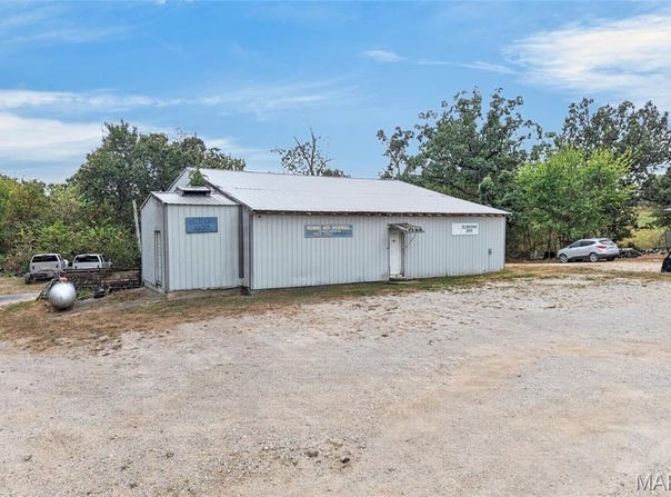 20330 Richfield Road, Richland, MO 65556
