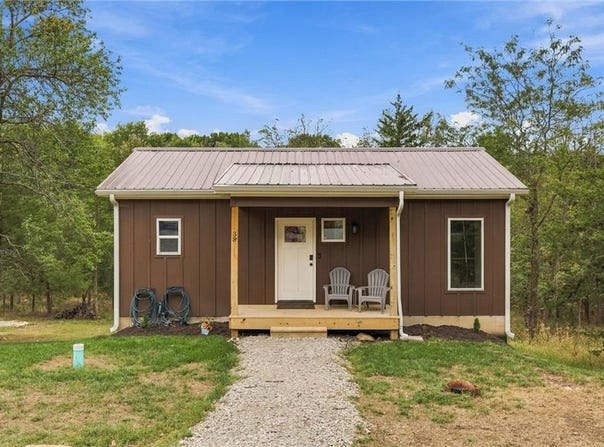 38 S Lakeside Circle, Linn Valley, KS 66040