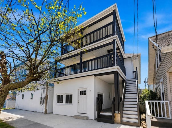 233 E Juniper Avenue, Wildwood, NJ 08260