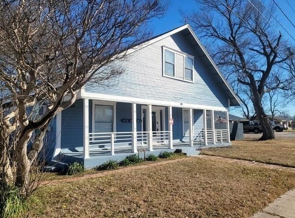 1103 E Moore Avenue, Terrell, TX 75160