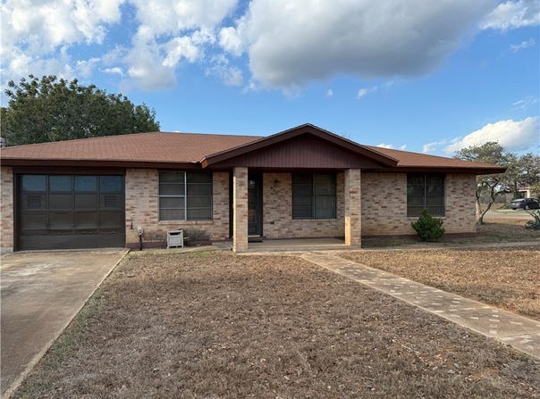 727 Barton, Benavides, TX 78341
