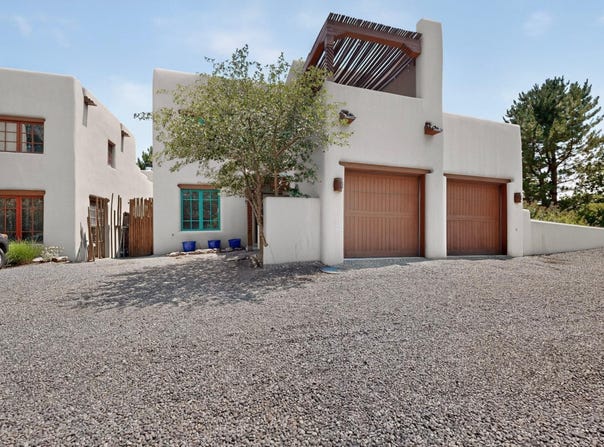 401 Apache Street, Taos, NM 87571
