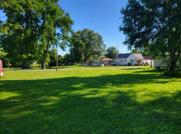 108 W 4th St, Macon, MO 63552